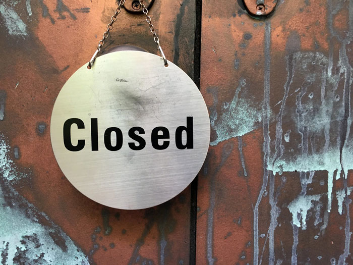 Manager “Left Hanging” In Elevator For 5 Hours With A Full Bladder After Her Employee Couldn’t Help Her Because Of Her Own Absurd Rules Manager “Left Hanging” In Elevator For 5 Hours With A Full Bladder After Her Employee Couldn’t Help Her Because Of Her Own Absurd Rules