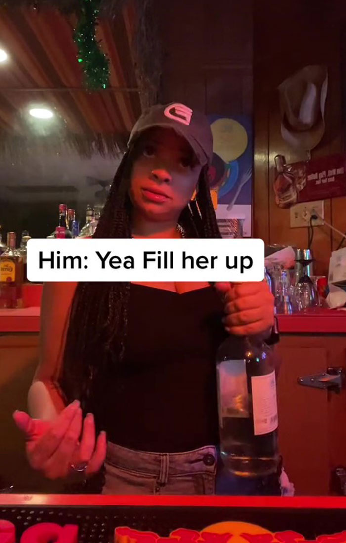 Bartender Gets Appreciated Online For Swapping Tequila With Water When She Suspects Danger Around Women Bartender Gets Appreciated Online For Swapping Tequila With Water When She Suspects Danger Around Women