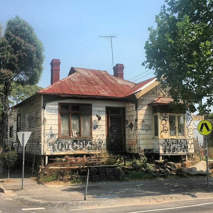 Someone Is Documenting Ugly Houses They See Around Adelaide, And These 35 Do Not Disappoint Someone Is Documenting Ugly Houses They See Around Adelaide, And These 35 Do Not Disappoint