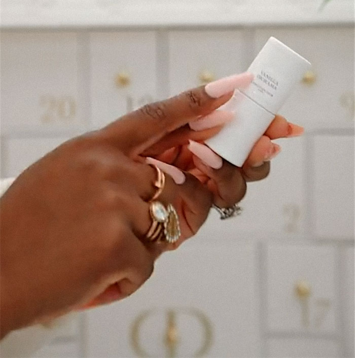 “Day 24 Should Have Been A Full Refund!”: The Internet Slams Dior After Woman Shows What’s Inside Their $3,500 Advent Calendar “Day 24 Should Have Been A Full Refund!”: The Internet Slams Dior After Woman Shows What’s Inside Their $3,500 Advent Calendar