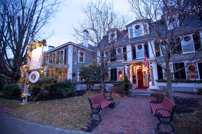 Man Allows His Ex To Live In His House Until Their Daughter Turns 18 After Divorce, But She Doesn’t Keep Her Side Of The Bargain Man Allows His Ex To Live In His House Until Their Daughter Turns 18 After Divorce, But She Doesn’t Keep Her Side Of The Bargain