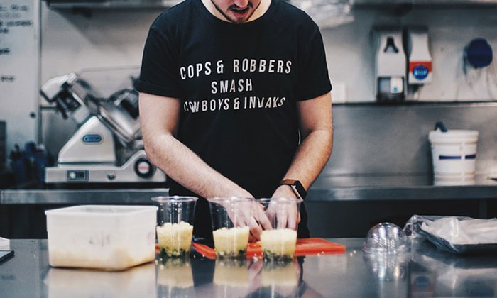 Roommate Upset After This Guy Told Him To Not Cook Certain Meals When His Pregnant Girlfriend Comes Over