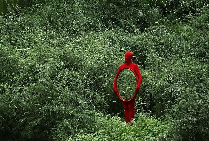 30 Surreal Self-Portraits Wearing Full-Body Suits That Suggest Strangeness, Otherworldliness, And Isolation 30 Surreal Self-Portraits Wearing Full-Body Suits That Suggest Strangeness, Otherworldliness, And Isolation