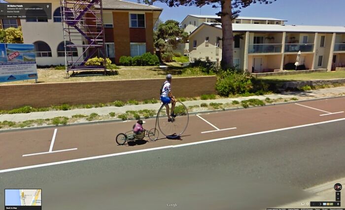 50 Of The Most Amusing And Ridiculous Moments Ever Captured By Google Street View Cameras