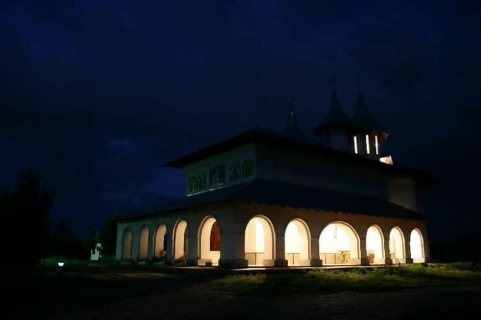 This Artist Paints Amazing Monumental Frescos All By Himself (21 Pics) This Artist Paints Amazing Monumental Frescos All By Himself (21 Pics)