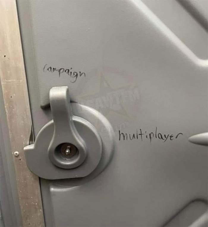 30 Times People Spotted Cursed Gaming Setups And Shared Them On This Group