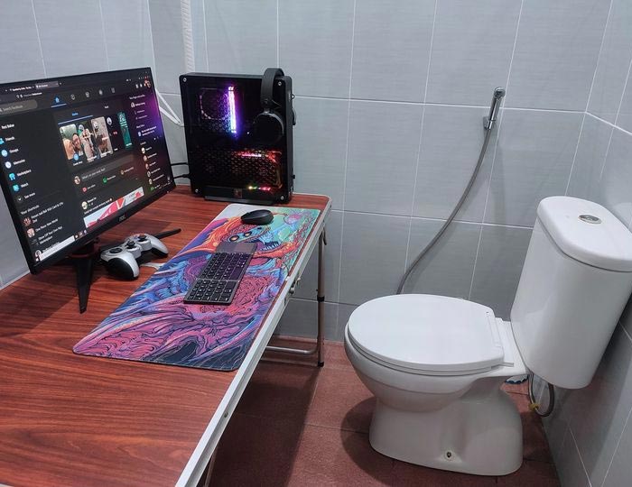 30 Times People Spotted Cursed Gaming Setups And Shared Them On This Group