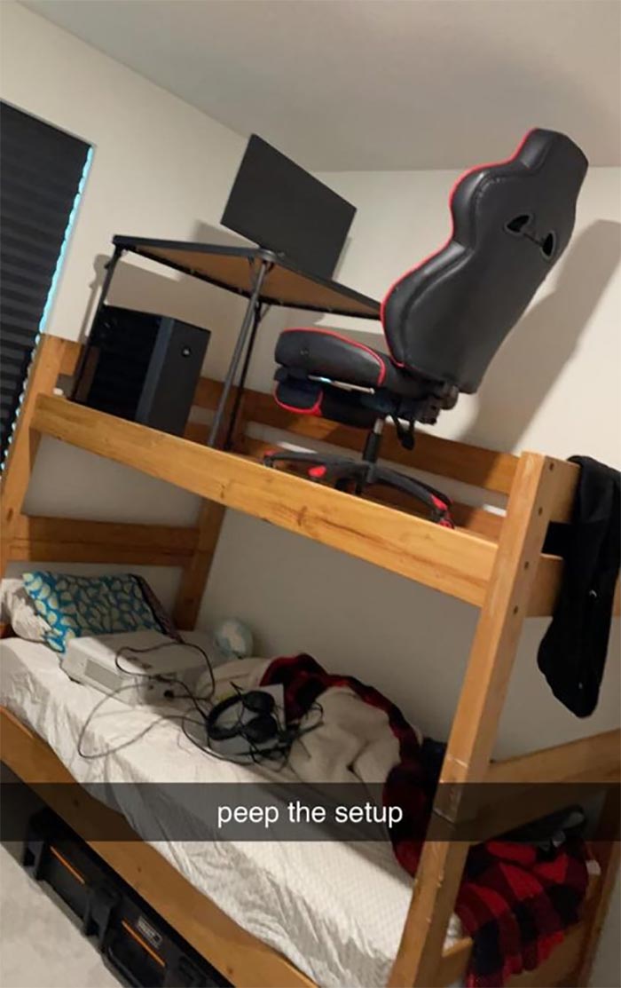 30 Times People Spotted Cursed Gaming Setups And Shared Them On This Group