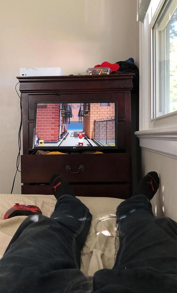 30 Times People Spotted Cursed Gaming Setups And Shared Them On This Group