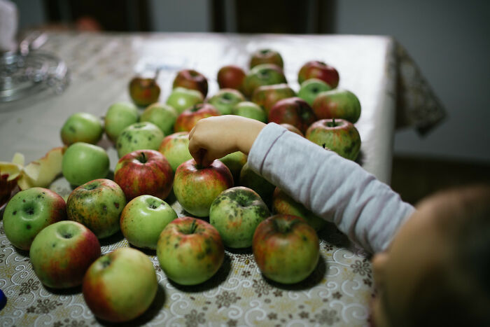 30 Subtle Signs That Reveal Someone Had A Rough Childhood, According To Folks In This Online Community 30 Subtle Signs That Reveal Someone Had A Rough Childhood, According To Folks In This Online Community