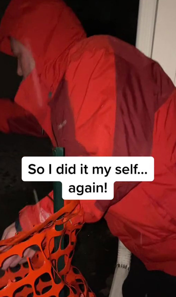 “Looks Like We Got Karen As A Neighbor”: Man Gets Into A War With Neighbor Who Zip-Tied Her Snow Fence To His Gutters “Looks Like We Got Karen As A Neighbor”: Man Gets Into A War With Neighbor Who Zip-Tied Her Snow Fence To His Gutters