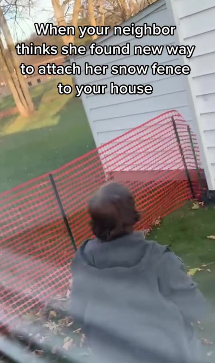“Looks Like We Got Karen As A Neighbor”: Man Gets Into A War With Neighbor Who Zip-Tied Her Snow Fence To His Gutters “Looks Like We Got Karen As A Neighbor”: Man Gets Into A War With Neighbor Who Zip-Tied Her Snow Fence To His Gutters