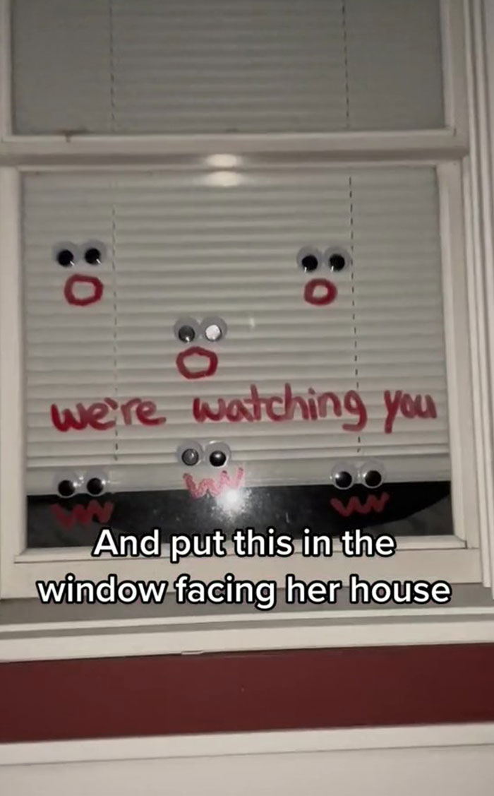 “Looks Like We Got Karen As A Neighbor”: Man Gets Into A War With Neighbor Who Zip-Tied Her Snow Fence To His Gutters “Looks Like We Got Karen As A Neighbor”: Man Gets Into A War With Neighbor Who Zip-Tied Her Snow Fence To His Gutters