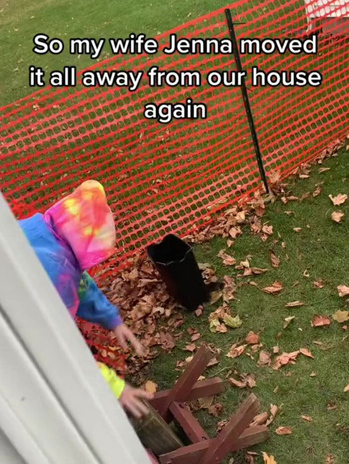 “Looks Like We Got Karen As A Neighbor”: Man Gets Into A War With Neighbor Who Zip-Tied Her Snow Fence To His Gutters “Looks Like We Got Karen As A Neighbor”: Man Gets Into A War With Neighbor Who Zip-Tied Her Snow Fence To His Gutters