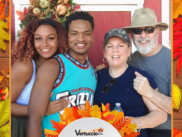 Grandma And &lsquo;Stranger&rsquo; Shared 7th Thanksgiving Together After She Accidentally Sent Him An Invitation Years Ago