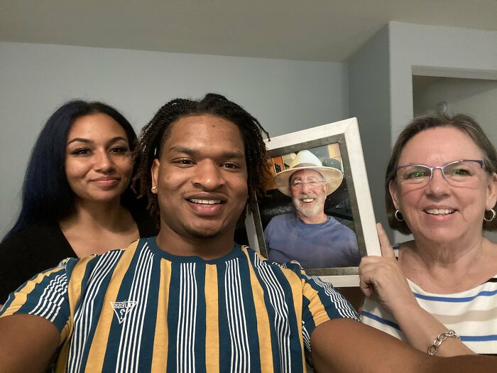 Grandma And &lsquo;Stranger&rsquo; Shared 7th Thanksgiving Together After She Accidentally Sent Him An Invitation Years Ago