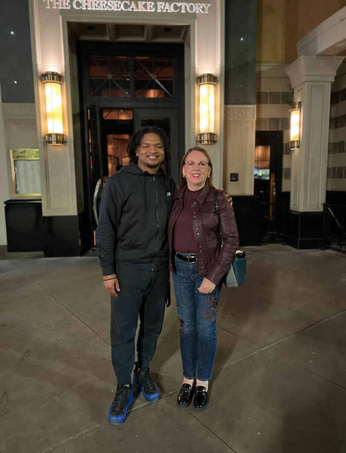 Grandma And &lsquo;Stranger&rsquo; Shared 7th Thanksgiving Together After She Accidentally Sent Him An Invitation Years Ago