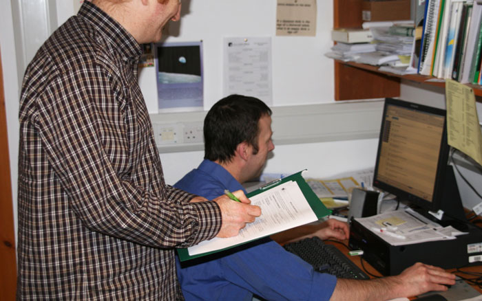 Man Digs A Grave For Himself When He Tries To Make This Woman Look Bad At Her Job And Loses His Promotion Man Digs A Grave For Himself When He Tries To Make This Woman Look Bad At Her Job And Loses His Promotion
