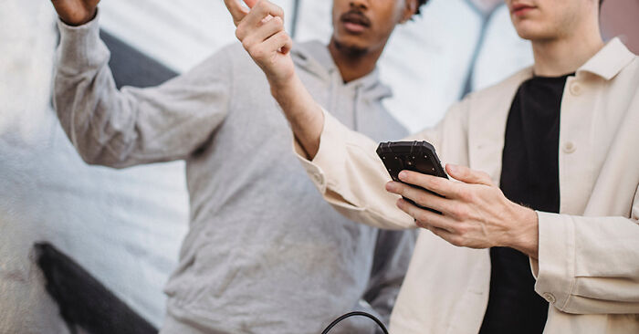 “What Do You Think Would Be The Funniest Thing To Ask A Stranger?” (30 Answers By Our Community) “What Do You Think Would Be The Funniest Thing To Ask A Stranger?” (30 Answers By Our Community)