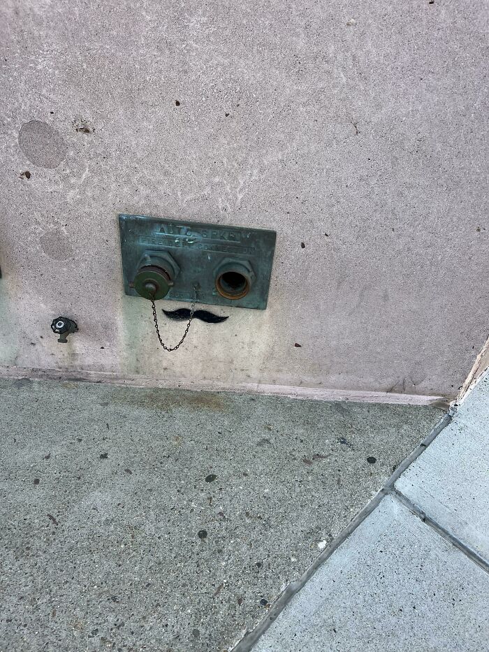 50 Mild And Wholesome Cases Of Vandalism People Have Documented In The Streets (New Pics)