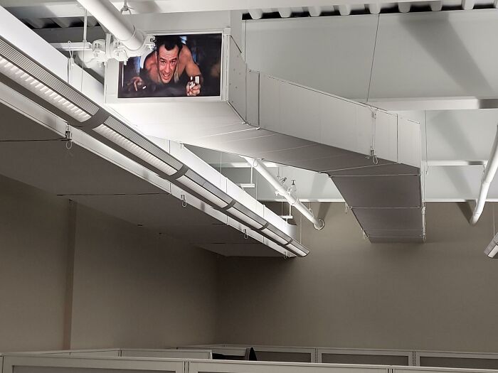 50 Mild And Wholesome Cases Of Vandalism People Have Documented In The Streets (New Pics)