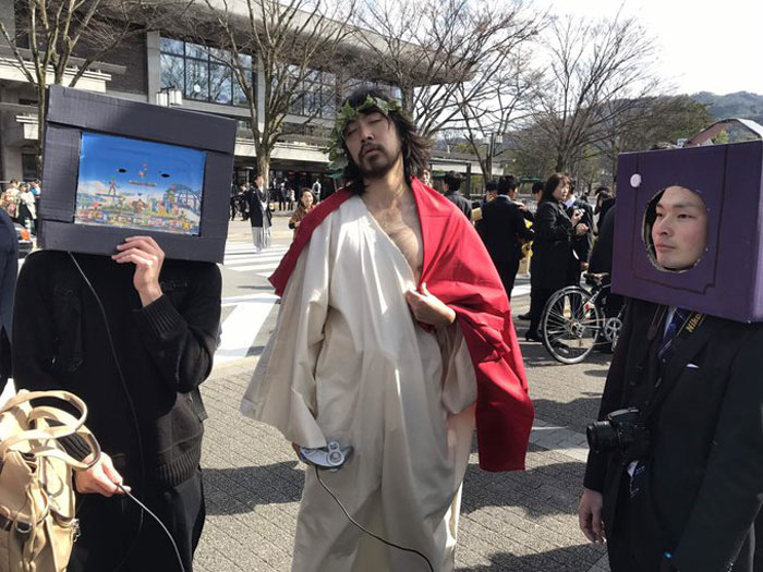 Kyoto University Permits Students To Put On Anything They Want For Graduation, And Here Are 35 Of The Most Brilliant Costume Ideas Kyoto University Permits Students To Put On Anything They Want For Graduation, And Here Are 35 Of The Most Brilliant Costume Ideas