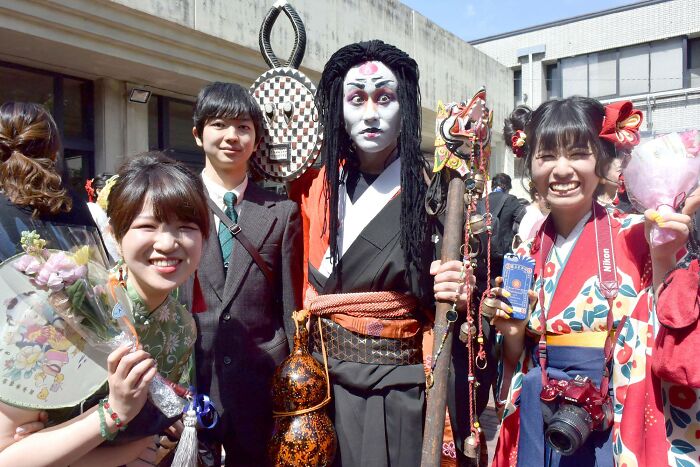 Kyoto University Permits Students To Put On Anything They Want For Graduation, And Here Are 35 Of The Most Brilliant Costume Ideas Kyoto University Permits Students To Put On Anything They Want For Graduation, And Here Are 35 Of The Most Brilliant Costume Ideas