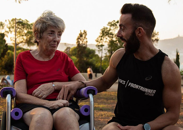 Mother-Son Duo Hold The Guinness World Record For “Fastest Marathon Pushing A Wheelchair,” And The Internet Can’t Get Enough Mother-Son Duo Hold The Guinness World Record For “Fastest Marathon Pushing A Wheelchair,” And The Internet Can’t Get Enough