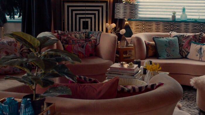 Maximalist Interior Designer Shows Around Her 1930s Art Deco House (20 Pics) Maximalist Interior Designer Shows Around Her 1930s Art Deco House (20 Pics)