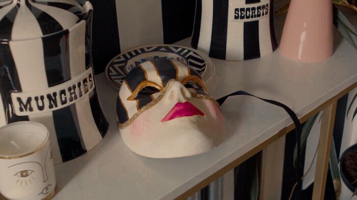 Maximalist Interior Designer Shows Around Her 1930s Art Deco House (20 Pics) Maximalist Interior Designer Shows Around Her 1930s Art Deco House (20 Pics)