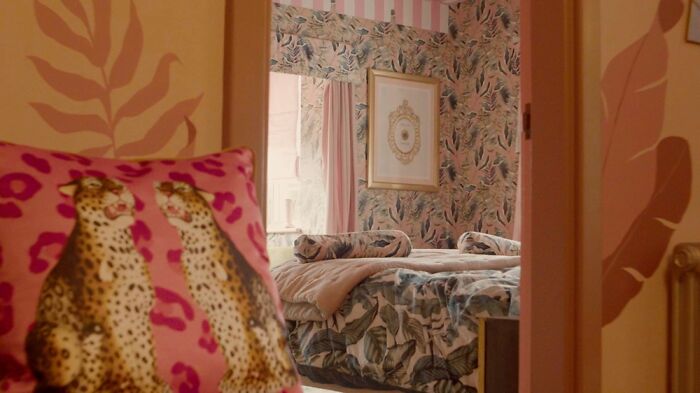 Maximalist Interior Designer Shows Around Her 1930s Art Deco House (20 Pics) Maximalist Interior Designer Shows Around Her 1930s Art Deco House (20 Pics)