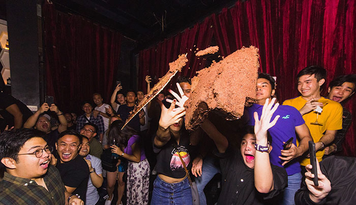 40 Times People Managed To Capture The Chaos Of Nightclubbing In Hilarious Pics 40 Times People Managed To Capture The Chaos Of Nightclubbing In Hilarious Pics