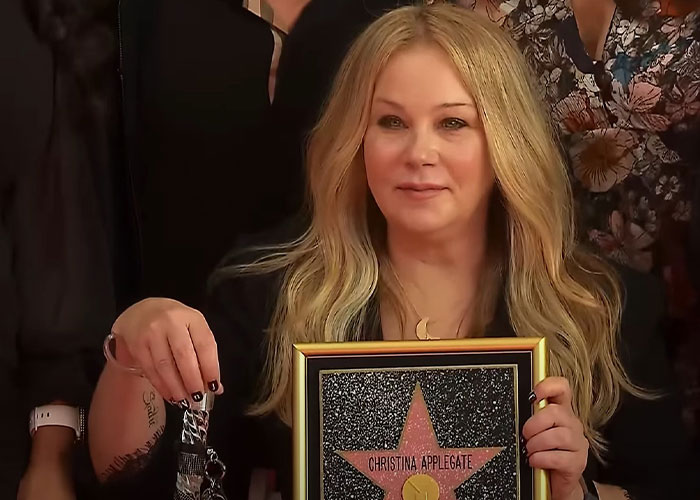 People Are Cheering On Christina Applegate For Appearing In Public For The First Time After Her MS Diagnosis To Uncover Her Hollywood Star Of Fame People Are Cheering On Christina Applegate For Appearing In Public For The First Time After Her MS Diagnosis To Uncover Her Hollywood Star Of Fame
