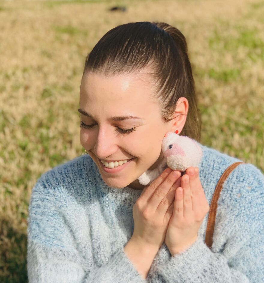 My Daughter Went To College And Left Her Childhood Toy At Home, So I Took These 40 Photos To Cheer Up And Fight The ‘Empty Nest Syndrome’ My Daughter Went To College And Left Her Childhood Toy At Home, So I Took These 40 Photos To Cheer Up And Fight The ‘Empty Nest Syndrome’