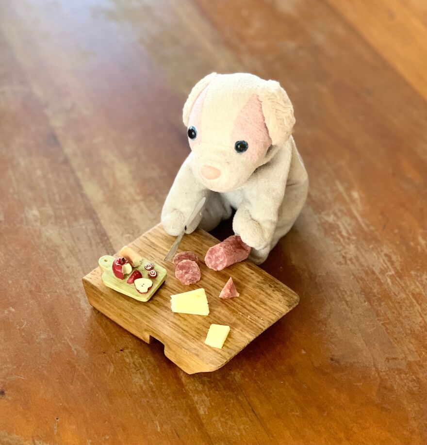 My Daughter Went To College And Left Her Childhood Toy At Home, So I Took These 40 Photos To Cheer Up And Fight The ‘Empty Nest Syndrome’ My Daughter Went To College And Left Her Childhood Toy At Home, So I Took These 40 Photos To Cheer Up And Fight The ‘Empty Nest Syndrome’