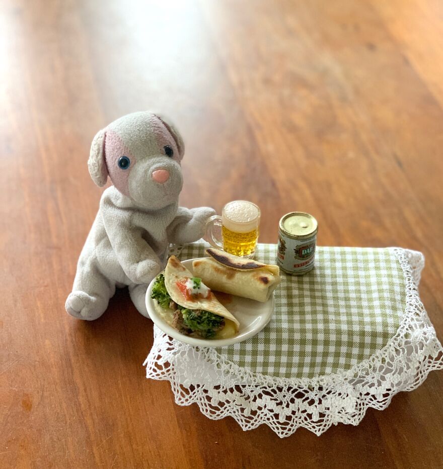 My Daughter Went To College And Left Her Childhood Toy At Home, So I Took These 40 Photos To Cheer Up And Fight The ‘Empty Nest Syndrome’ My Daughter Went To College And Left Her Childhood Toy At Home, So I Took These 40 Photos To Cheer Up And Fight The ‘Empty Nest Syndrome’