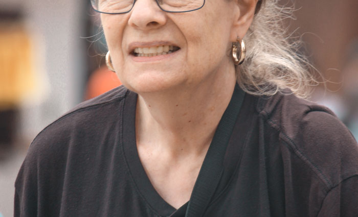 &#8220;I&#8217;m Going To Report You To A Manager!&#8221;: &#8216;Old White Lady&#8217; Mistakes Customer For An Employee, Gets Mocked Instead