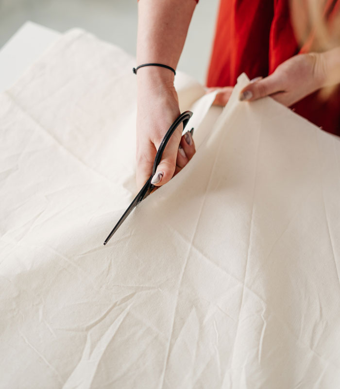 &#8220;I&#8217;m Going To Report You To A Manager!&#8221;: &#8216;Old White Lady&#8217; Mistakes Customer For An Employee, Gets Mocked Instead