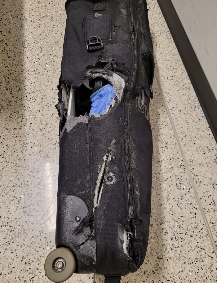 40 People Share Pics Of Airlines Completely Ruining Their Baggage 40 People Share Pics Of Airlines Completely Ruining Their Baggage