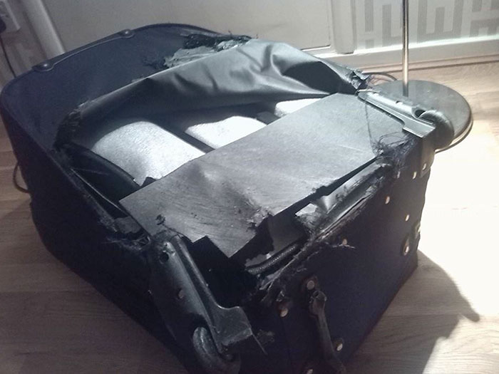 40 People Share Pics Of Airlines Completely Ruining Their Baggage 40 People Share Pics Of Airlines Completely Ruining Their Baggage