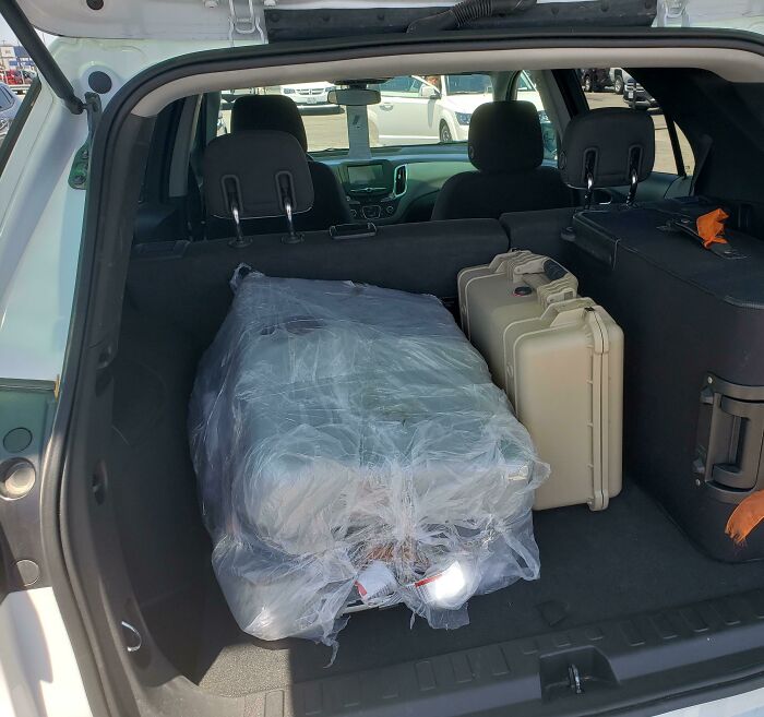 40 People Share Pics Of Airlines Completely Ruining Their Baggage 40 People Share Pics Of Airlines Completely Ruining Their Baggage