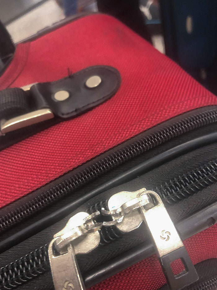 40 People Share Pics Of Airlines Completely Ruining Their Baggage 40 People Share Pics Of Airlines Completely Ruining Their Baggage