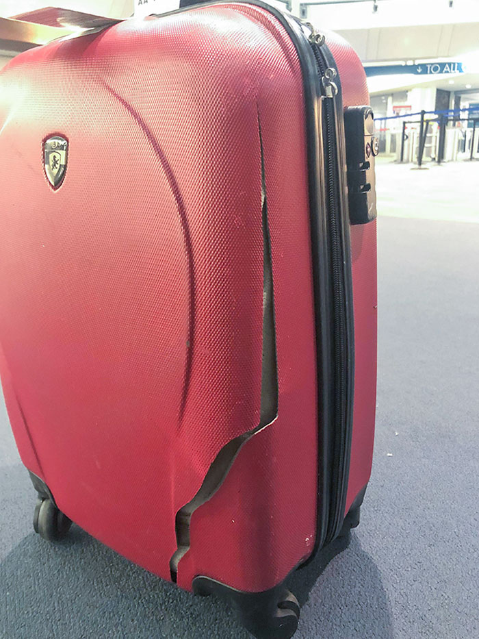 40 People Share Pics Of Airlines Completely Ruining Their Baggage 40 People Share Pics Of Airlines Completely Ruining Their Baggage