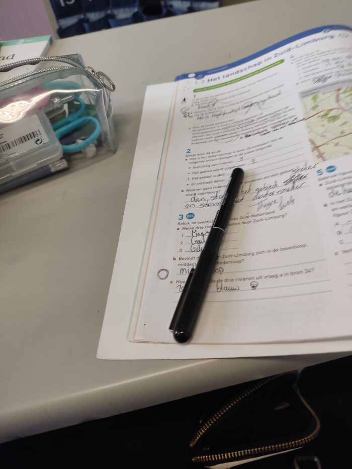 Hey Pandas, Show Us Where You Are While Scrolling Through Bored Panda (Closed)