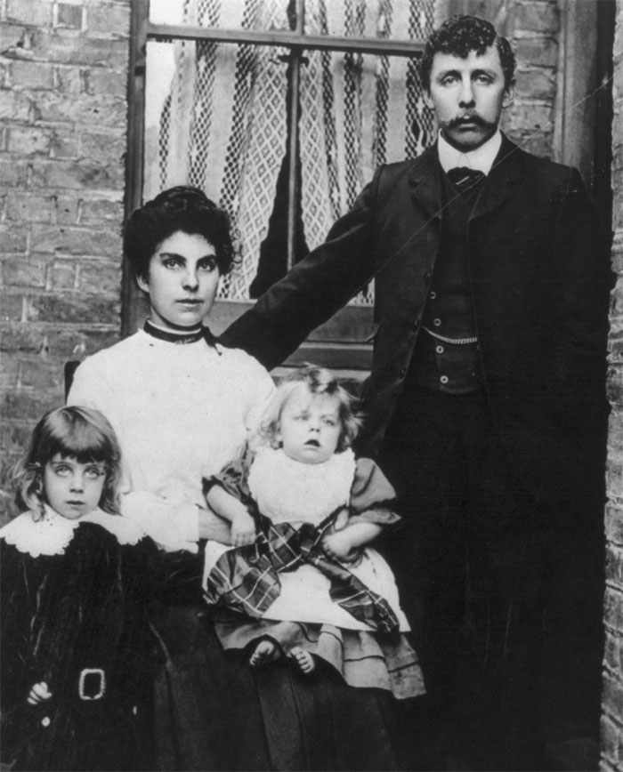 50 “Interesting And Absolutely Terrifying” Images That Are Not For The Faint-Hearted