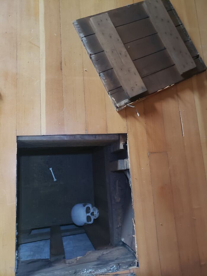 35 Secret Places And Compartments Hidden In People’s Homes (New Pics) 35 Secret Places And Compartments Hidden In People’s Homes (New Pics)