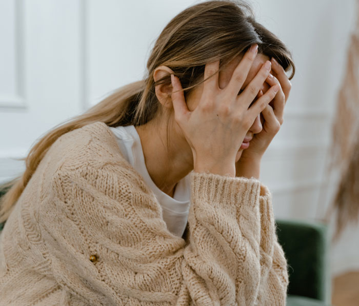 The Internet Applauds This Woman For Exposing Entitled Colleague Who’d Been Faking A “Sprained Ankle” For 2½ Weeks The Internet Applauds This Woman For Exposing Entitled Colleague Who’d Been Faking A “Sprained Ankle” For 2½ Weeks