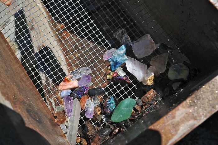 Members Of This Online Group Shared 29 Things They Found In People’s Trash That Were Either Illegal, Strange Or Actually Valuable Members Of This Online Group Shared 29 Things They Found In People’s Trash That Were Either Illegal, Strange Or Actually Valuable