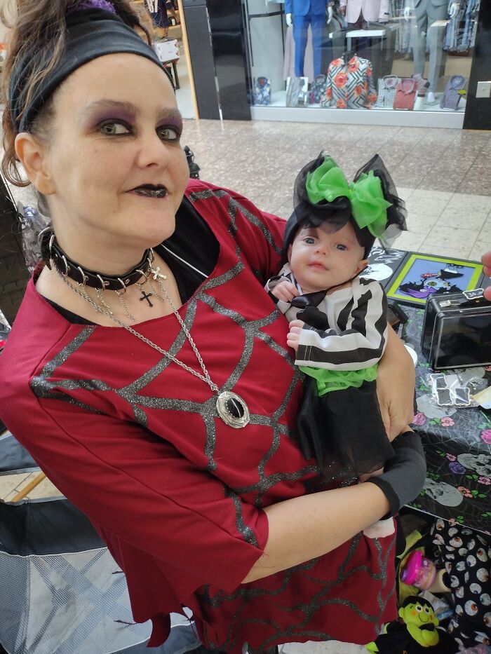 Hey Pandas, Post Your Favorite Picture From Halloween In 2022 (Closed)