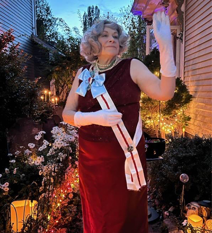 Hey Pandas, Post Your Favorite Picture From Halloween In 2022 (Closed)